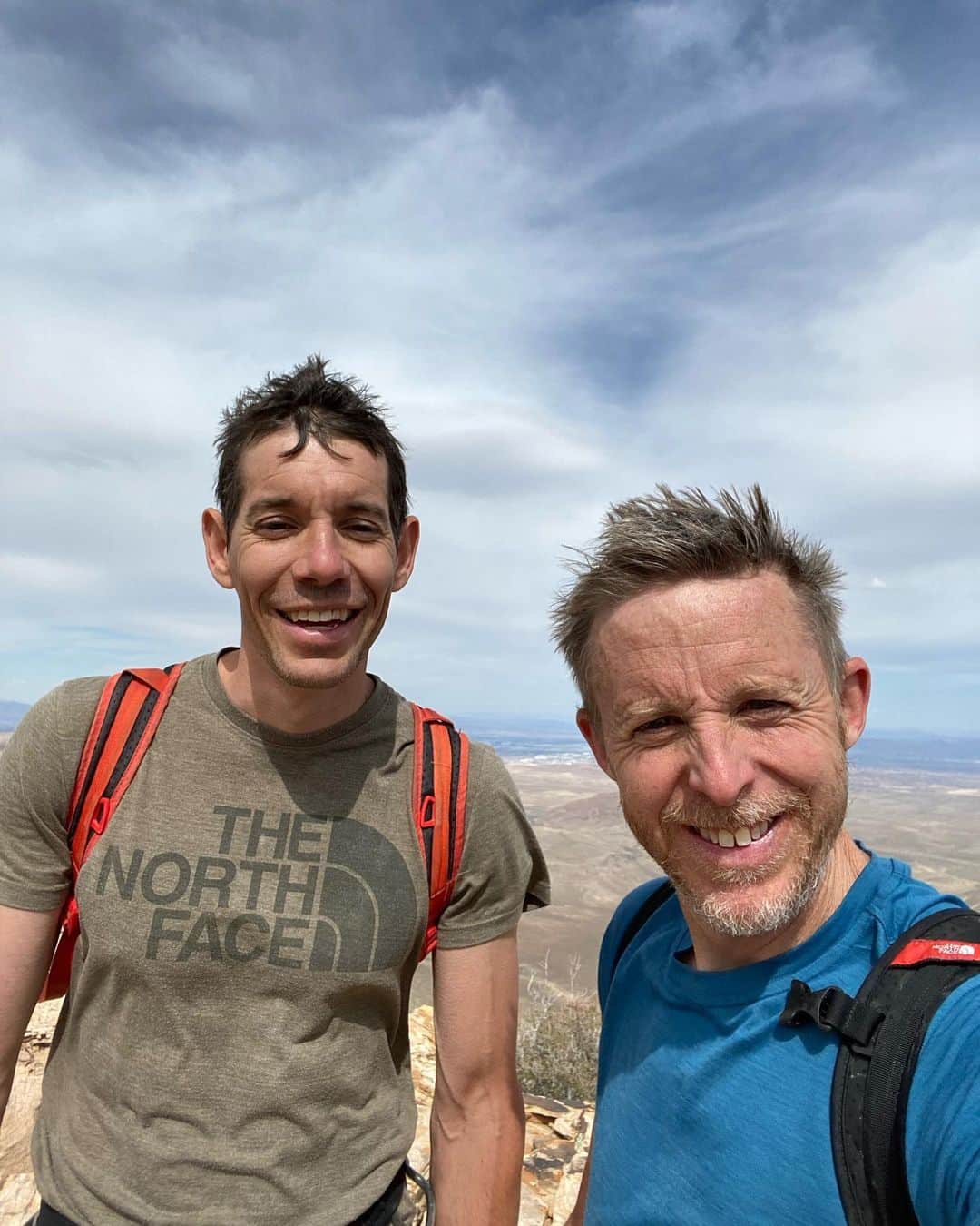 トミー・コールドウェルのインスタグラム：「On our rest days from sport climbing we climb big walls. On our rest days from big walling we sport climb. Our one actual rest day in 9 days we did a 1.5 hr bike ride, hangboard sesh and super heinous lock-off. workout. Honnold boot camp is full on. But surprisingly I feel younger and more energetic than I have since getting injured. If that wasn’t a good test of the Achilles, I don’t know what is! This was a great reminder that I need a extreme amount of movement in my life to feel my best. Thanks @alexhonnold and @sannimccandless. For being the greatest friends anyone could ask for. I can’t wait for a summer of life experiences with you!」