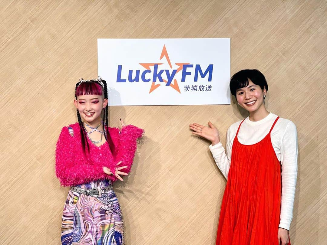 菖蒲理乃さんのインスタグラム写真 - (菖蒲理乃Instagram)「ラジオフリークス📻 LuckyFMで毎週金曜日19:30〜オンエア！  先週5/5は水曜日のカンパネラ詩羽さんをお迎えしてお届けしました💕 とっっっても可愛くてパワフルで…うっとり🥰  radikoのタイムフリーでもお聴きいただけます！ ぜひ聴いてくださいね〜✨  #radiko #luckyFM #水曜日のカンパネラ #詩羽 さん #ラジオフリークス」5月11日 10時22分 - shobuayano