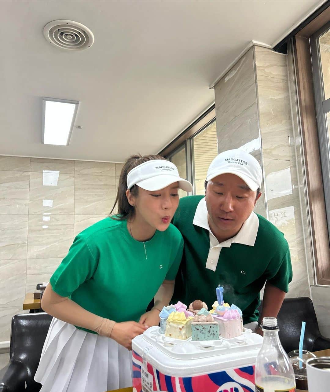 ソン・ダムビのインスタグラム：「미리 1주년 축하해 줘서 고마워요♥️♥️  @misspark130」