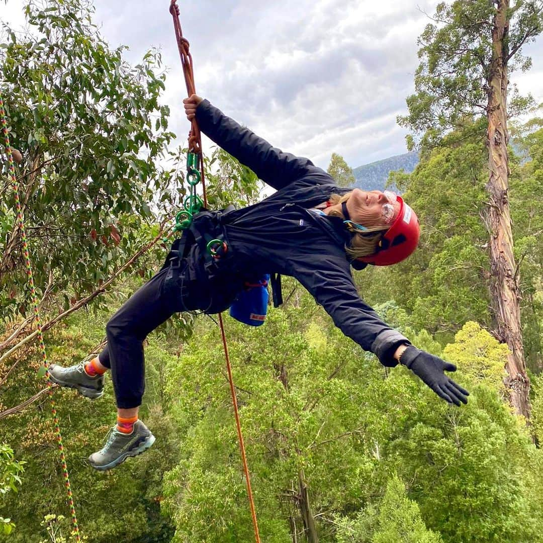 キャロライン・ケネディさんのインスタグラム写真 - (キャロライン・ケネディInstagram)「Follow ➡️ @usembassyaustralia   This a reminder that Ambassador Caroline Kennedy is now doing a ✨ fantastic ✨ job of representing the United States in Australia!   This account is no longer active, but you can keep up with Ambassador Kennedy by following @usembassyaustralia!  📷📷📷 from Ambassador Kennedy’s first official visit to the beautiful Australian state of Tasmania.」5月11日 15時55分 - amb_kennedy