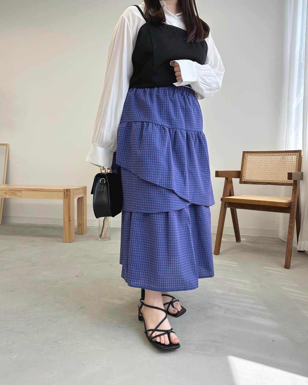 clette(クレット)さんのインスタグラム写真 - (clette(クレット)Instagram)「【new item!】  ランダムに重なったティアードがおしゃれなスカート。 たっぷりとした分量のあるスカートで女性らしい雰囲気ながらもアシンメトリーなデザインでモードな印象に✨  ウエストは全ゴムなので、楽な履き心地なのも嬉しいポイント◎  デザインの効いたアイテムなのでトップスはシンプルなものでもこなれ感のあるコーデに仕上がります🤍  -----------------------------  ・ギンガムチェックティアードスカート ・全2色・e1z113145  -----------------------------  @clette_official @clette_staff_official  #CLETTE #クレット #ぽっちゃりコーデ #cletteコーデ #​夏コーデ #レイヤードコーデ #クレットコーデ #おすすめコーデ #ぽっちゃりファッション #ぽっちゃりさんと繋がりたい #ぽっちゃりでもオシャレしたい #コーデ紹介 #ぽっちゃりコーディネート #プラスサイズコーデ #プラスサイズファッション #プラスサイズカジュアルコーデ #きょこ」5月11日 10時32分 - clette_official