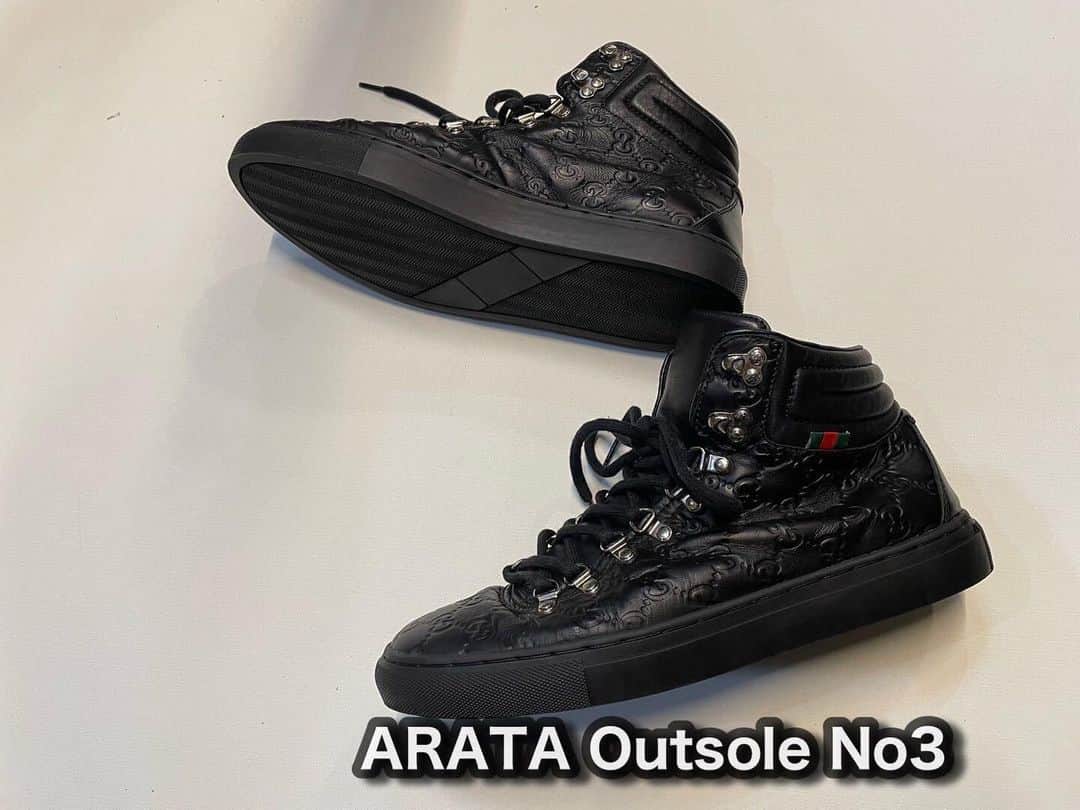 Sneaker At Randomのインスタグラム：「ARATA Outsoleを使用した ソール交換の修理例です。  ARATA Outsole No3 白、黒の2カラー展開 サイドステッチ多種類用意してます！  ソール交換の お見積もりご希望のお客様は アトランダムホームページのお問い合わせから、 お気軽にご相談下さい。  #スニーカーアトランダム#junkyard#ジャンクヤード#sneaker#スニーカー#スニーカー修理#スニーカーカスタム#市川#本八幡#梅田#阪神梅田本店#心斎橋#高円寺#angeluspaint#アンジェラスペイント#arata#アラタ#ソール#aj1 #dunk #nike #airforce #jordan1」