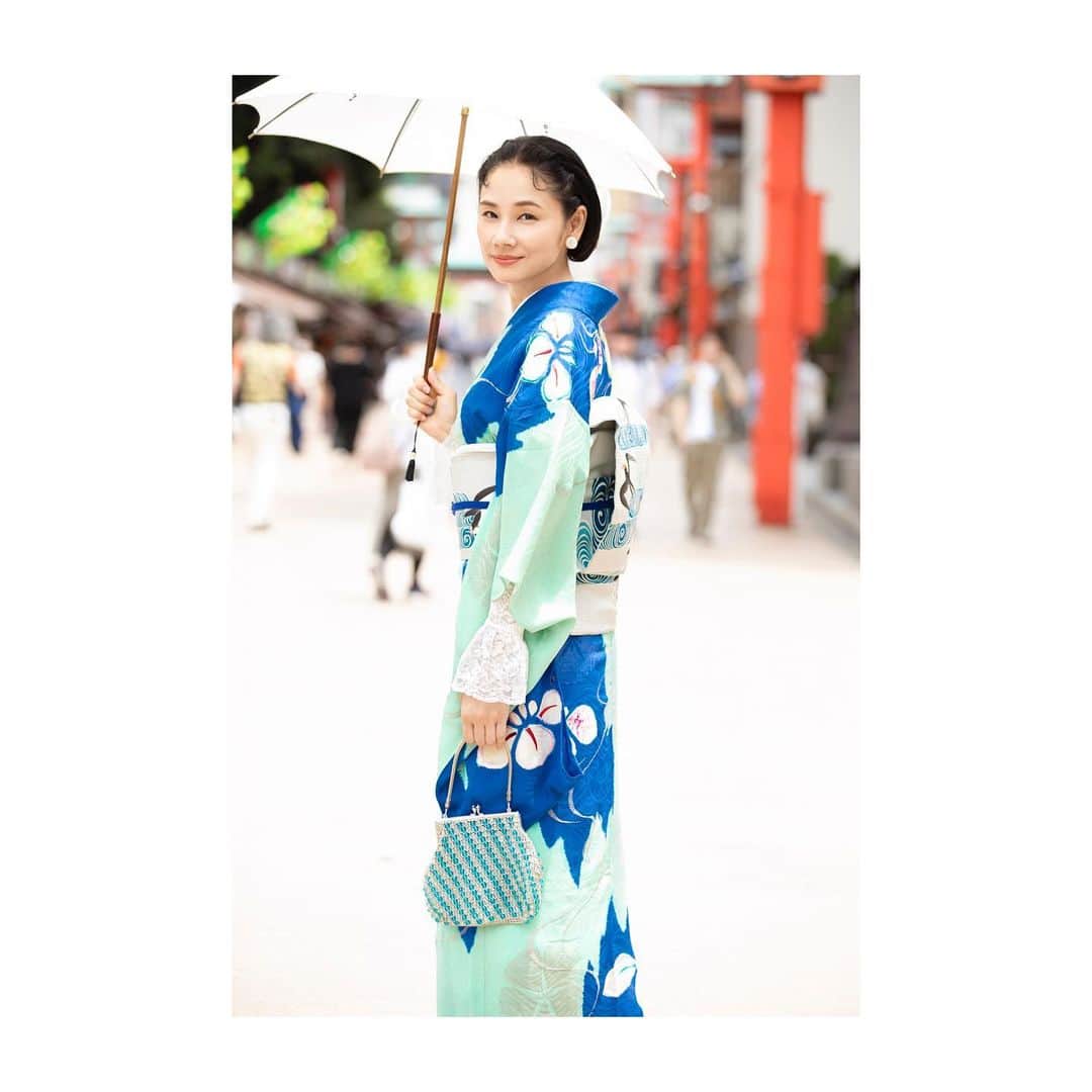 吉田羊のインスタグラム：「さきほど解禁となりました。 ⁡ 2023年7月7日（金）🎋✨に、  吉田羊フォトエッセイ  『ヒツジヒツジ』  が発売されます🙌 ⁡ 大好きなアンティーク着物を、 四季を追いながら 約9ヶ月に渡り各地で撮影。 スタイリングはすべて私自身が行い、 ふだん着物から企画着物まで、 着物愛とアソビが たっぷり詰まった一冊となりました。 ⁡ ↓公式アカウントも出来ました↓ @hitsuji_hitsuji_official 続報はこちらで随時更新していきます。 ぜひチェックしてくださいね。  皆さま、応援よろしくお願いします😊  My first photo essay will be released on Tanabata (July 7th) this year. Using antique kimono, I worked on all the coordination myself. Those were taken over a period of about 9 months along with the four seasons. This book is full of kimono love and playfulness, from casual clothes to kimono planning pages. Please check it out!  #吉田羊 #吉田羊フォトエッセイ #ヒツジヒツジ」