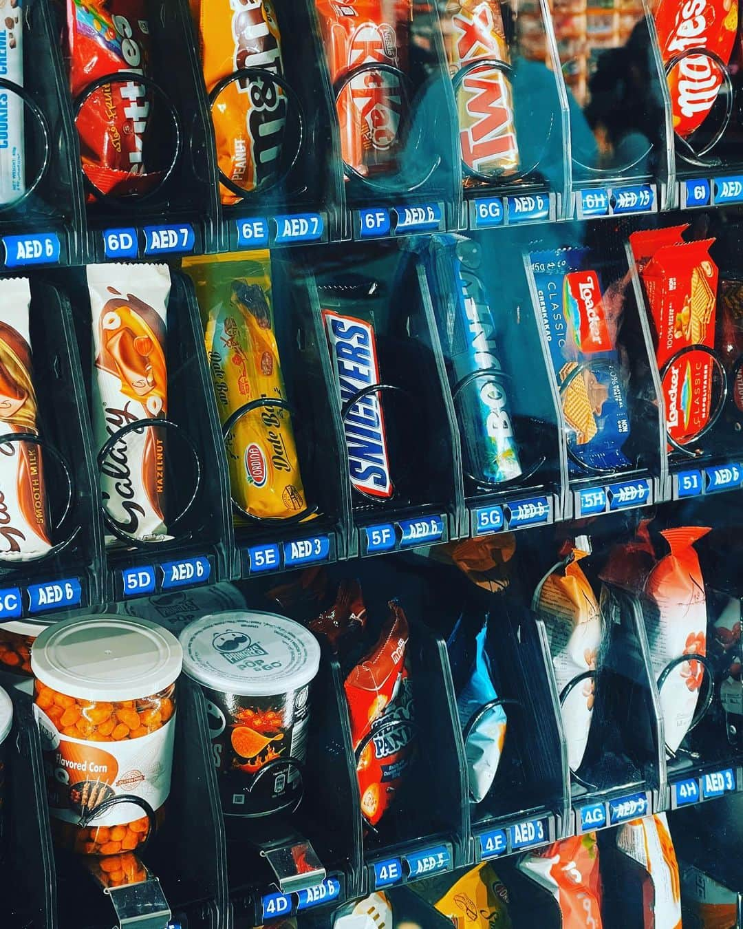 ビッケブランカさんのインスタグラム写真 - (ビッケブランカInstagram)「I finally find you... #snickers」5月11日 11時05分 - vickeblanka