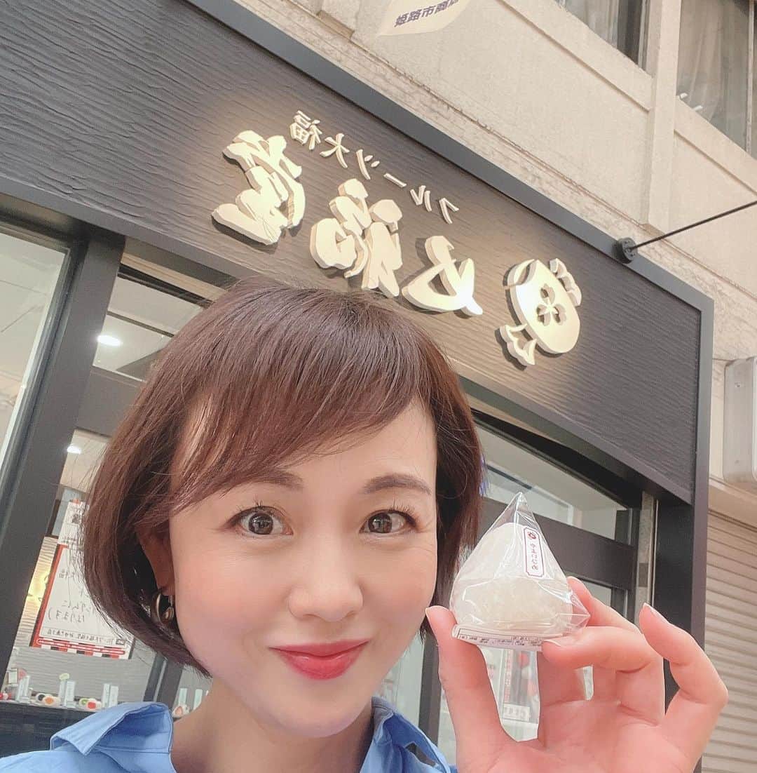 中島静佳さんのインスタグラム写真 - (中島静佳Instagram)「ゴールデンウィークは関西へ。 関西出身ですが姫路城へ行ったのは、初めてでした？！たぶん。 姫路駅から見えたのですが歩くと結構な距離。でも、商店街を歩くと色々と美味しい誘惑が！食べ歩き楽しいですね🎵 初日は息子と2人だったので、ラブラブ？！仲良く満喫しました🩵 #姫路城#息子と2人旅」5月11日 11時25分 - shizuka617nakajima