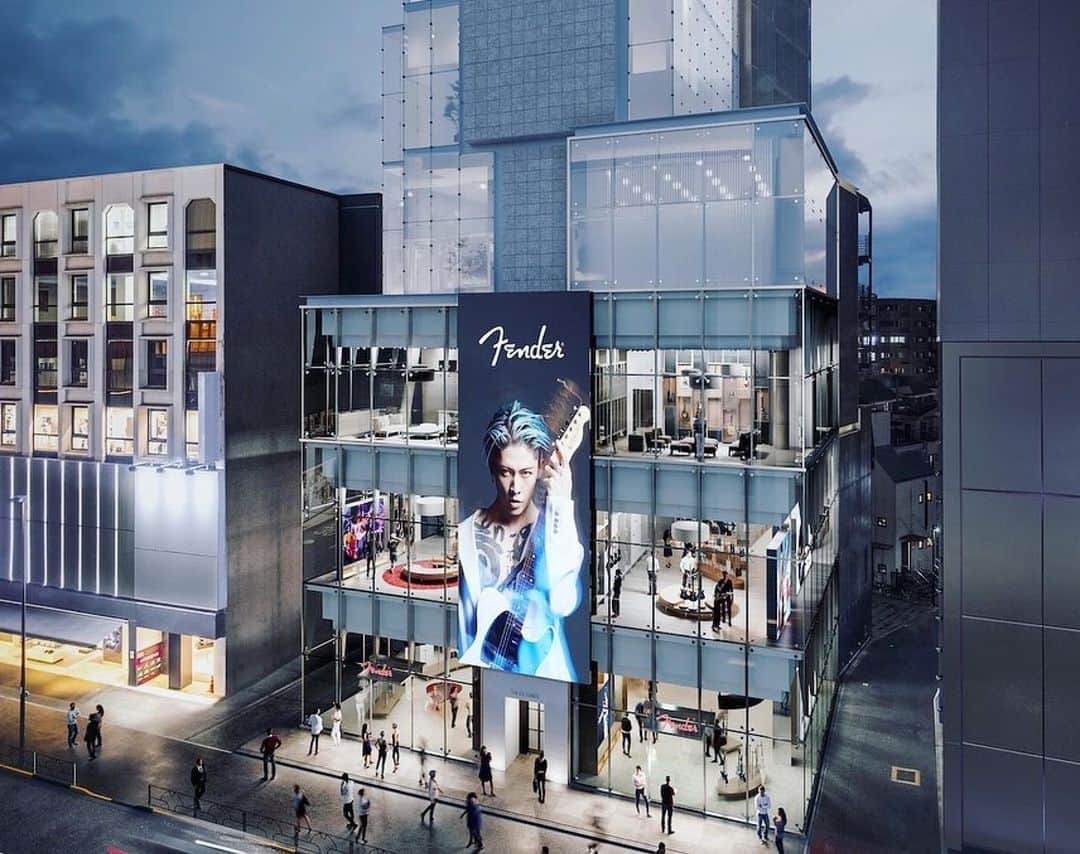 のインスタグラム：「Welcome to Tokyo.   The world’s first ever #Fender flagship store is opening in the central of Tokyo.  Not only as a guitarist,  but also as a Japanese, I’m honored to be a part of this historical project and witness it.   Can’t wait to see another future rockstar born here.  Big love, respect, and appreciation to my bro @edwardbudcole and the entire @fender @fender_jp team for their steadfast commitment to supporting artists. Thanks for believing in us.   The guitar is a rocket, which takes us to places we’ve never been to.  And this journey will continue until you stop imagining.  Let’s go find a new ground.  フェンダー世界初のフラッグシップストアが、ここ東京にオープニングします。  ギタリストとしてだけでなく、日本人として、このプロジェクトに参加することができ、そしてこの歴史的な一歩を目撃することができ光栄に思います。  ここからまた新しい世代のロックスターが生まれることでしょう。  同時に友人でありビジョナリーのバド、そして全フェンダーグループのアーティストに対する信頼と、サポート体制に心から敬意と感謝を表します。  ギターは僕たちをのせて見たことのない場所へ連れていってくれる。  そして夢を見ることをやめない限り、その旅は終わらない。  新しい世界へ  Congrats, @fender @fender_jp!  ⚡️⚡️🎸🚀  #Repost @miyavi_press ・・・ 👀‼️ #repost @fender_jp フェンダー世界初の旗艦店「FENDER FLAGSHIP TOKYO」が2023年6月30日（金）にオープン決定‼ また、地下1階から地上3階までの店内イメージ画像も初公開✨  FENDER FLAGSHIP TOKYOは、音楽を愛するすべての人のためにデザインされ、従来の楽器店の枠を超え、訪れるお客様に様々な音楽体験を提供します。  店内には、マスタービルダーと呼ばれる世界で最も熟練した名誉な職人等によって生み出された最高峰のギター/ベースであるFender Custom Shop®から、アメリカ製・日本製の各モデルをはじめ、アコースティックギター、ウクレレ、アンプ、ペダルといったフェンダー製品を数多く取り揃えます。  また、フェンダー初の常設カフェ『FENDER CAFE powered by VERVE COFFEE ROASTERS』や、トークショー、パフォーマンス、ワークショップやテレビ/ラジオ番組での利用など、様々な用途で利用できるイベントスペースを設ける他、日本製にこだわった高品質のアパレルブランド「F IS FOR FENDER(エフ・イズ・フォー・フェンダー)」をローンチいたします。  詳しくはこちらから👉fender.com  #FenderFlagshipTokyo #Fender #フェンダー」