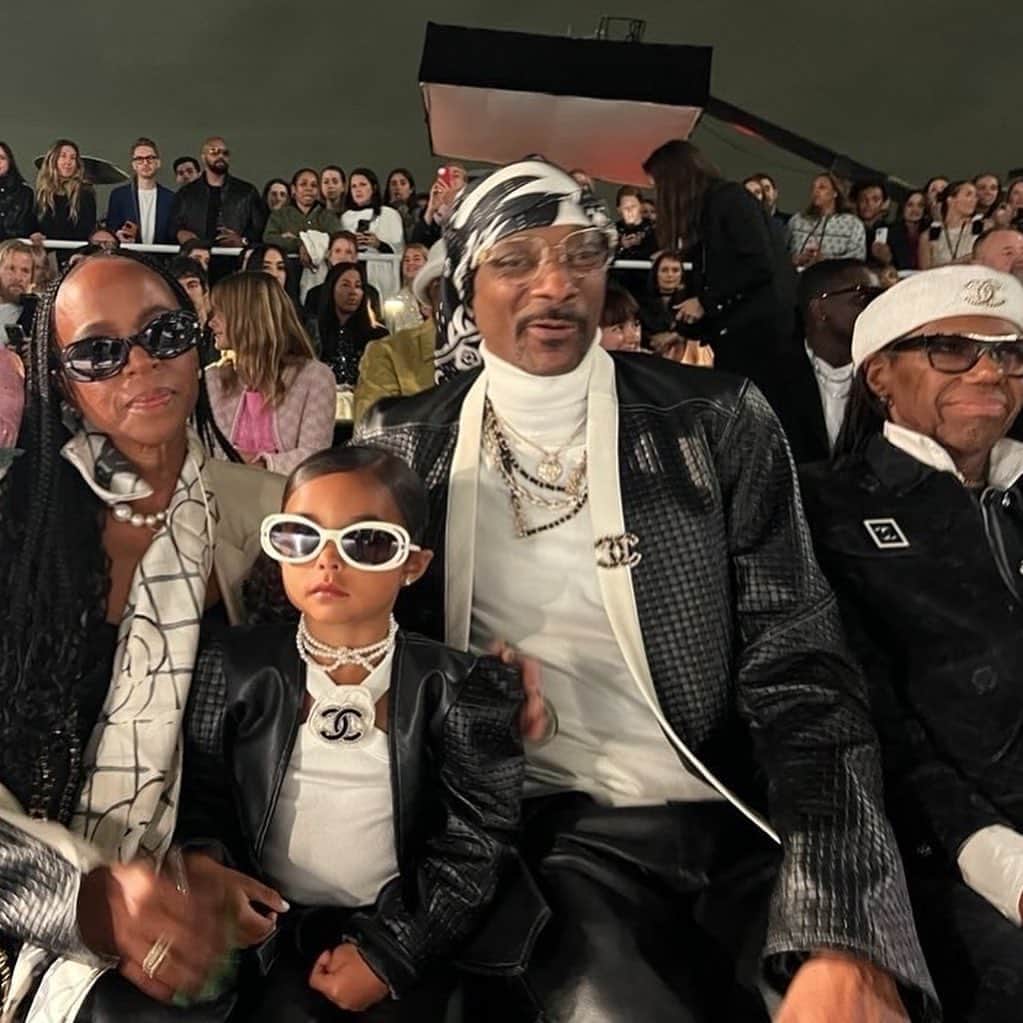 のインスタグラム：「My 4 year old daughter Cordoba Journey front row at Chanel fashion show last night sittin pretty 😍 way 2 handle ur biz baby starting them young uhearme  Styled by @taliacoles」