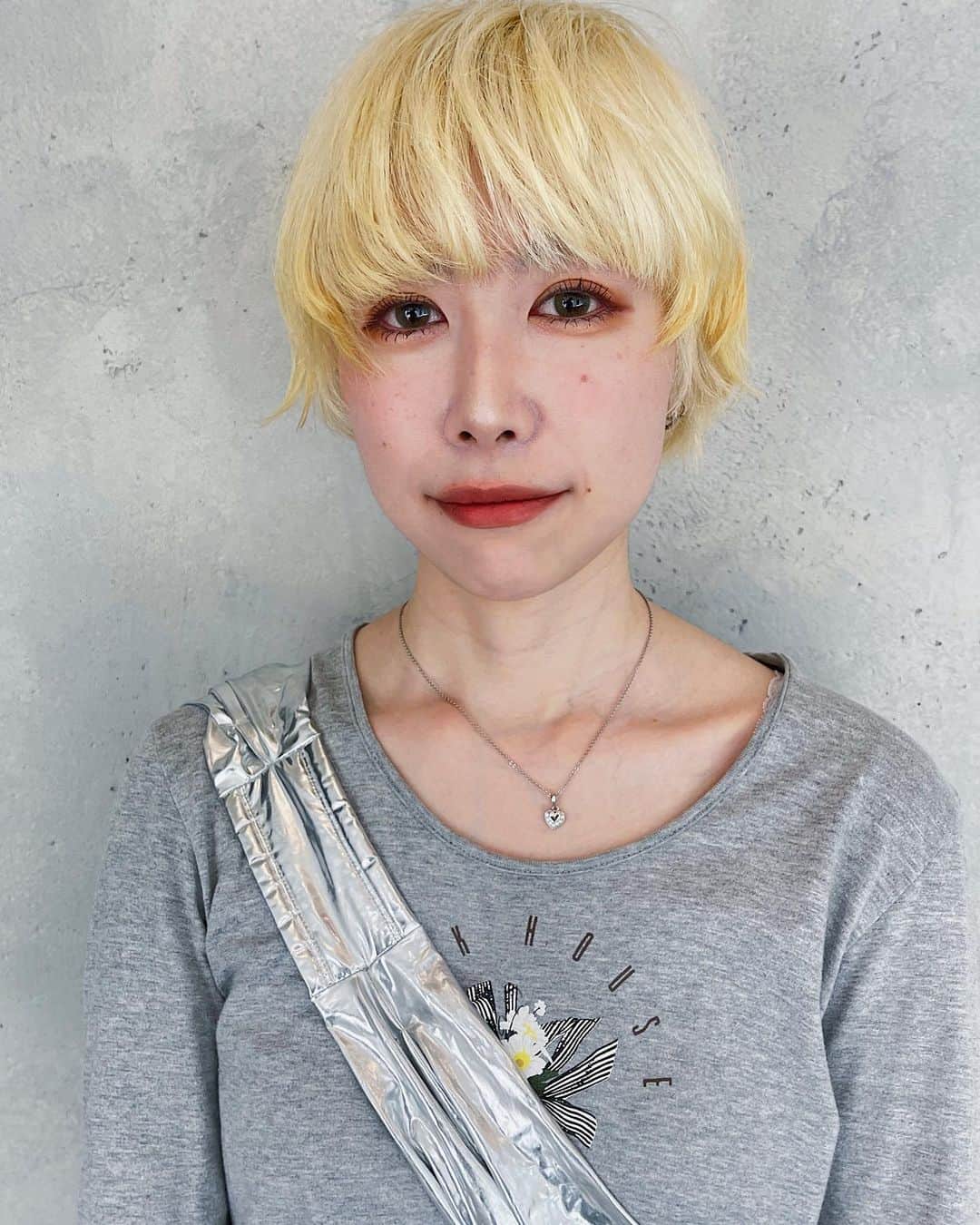 時田健太のインスタグラム：「blond short  #ブロンドショート#ブロンドヘア#ブロンドベージュ#ブロンドベージュカラー#抜きっぱなしブロンド」