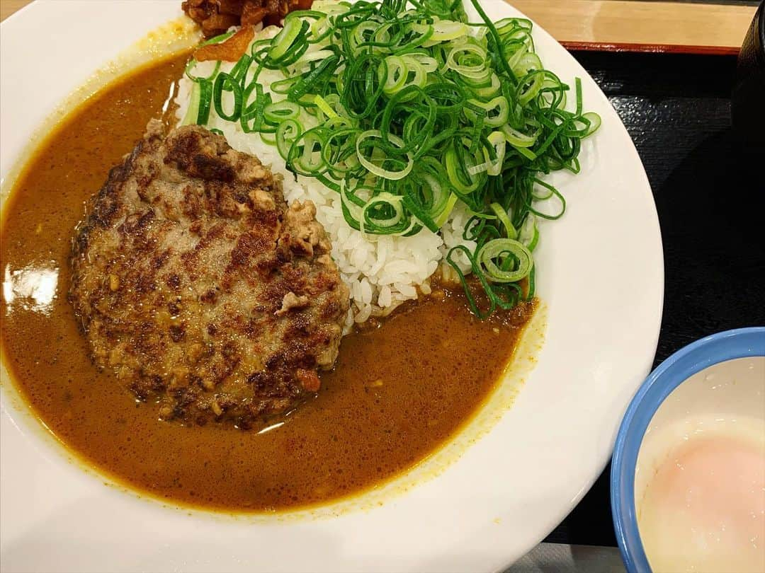 黒沢薫さんのインスタグラム写真 - (黒沢薫Instagram)「松屋の葱スパイスカレー旨し！ #lunch #curry #松屋 #スパイスカレー #hamburg #yum #spicy #power #instafood #ハードコアカレーシンガー #松屋はカレー屋　#ねぎたっぷりスパイスカレー」5月11日 12時41分 - kaorukurosawa_lovelife