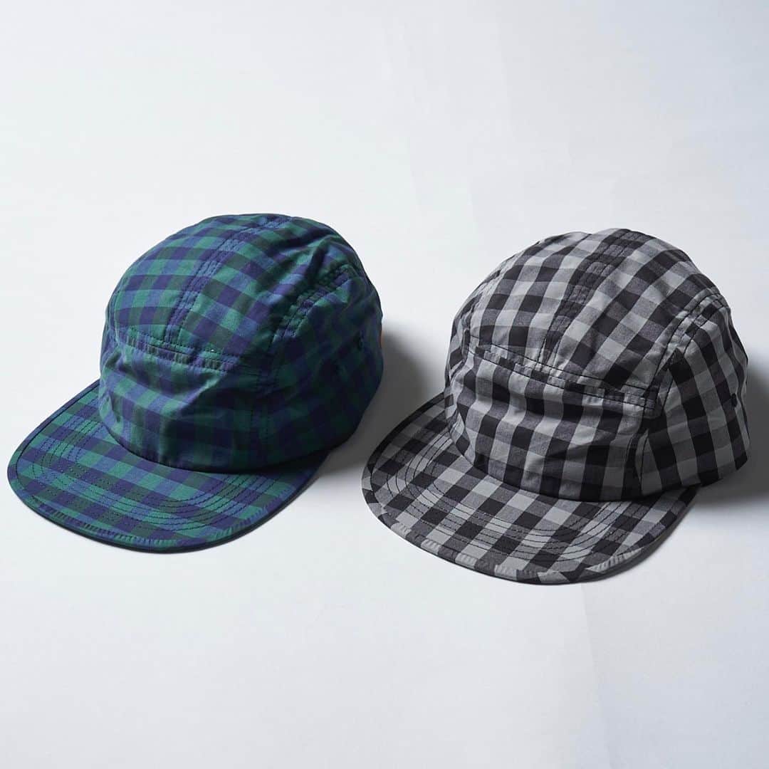 ジャクソンマティスのインスタグラム：「. 2023 Spring&Summer Collection  9️⃣th  Delivery🚛📦💨 . . JET Cap🧢久々の登場✨ 浅くもなく深くもなく…抜群のシルエット🈴 ピーチ🍑加工を施し、薄手ながら程よくハリ•コシ感を持たせております✨  とてつもなく、合わせやすい配色。 🟢🔵と⬜️⬛️ 夏場は、シンプルになりがちですが…この🧢でアクセント⚡️ 後の刺繍🪡も効いてます👍🏻🔥  #jacksonmatisse #jacksonmatisse2023ss #ジャクソンマティス #ジャクソンマティス2023ss #第9回最終配送🚛📦💨 #今季も誠にアリガトウゴザイマシタ🙇🏻‍♂️🙏🏻 #💻website🆙」
