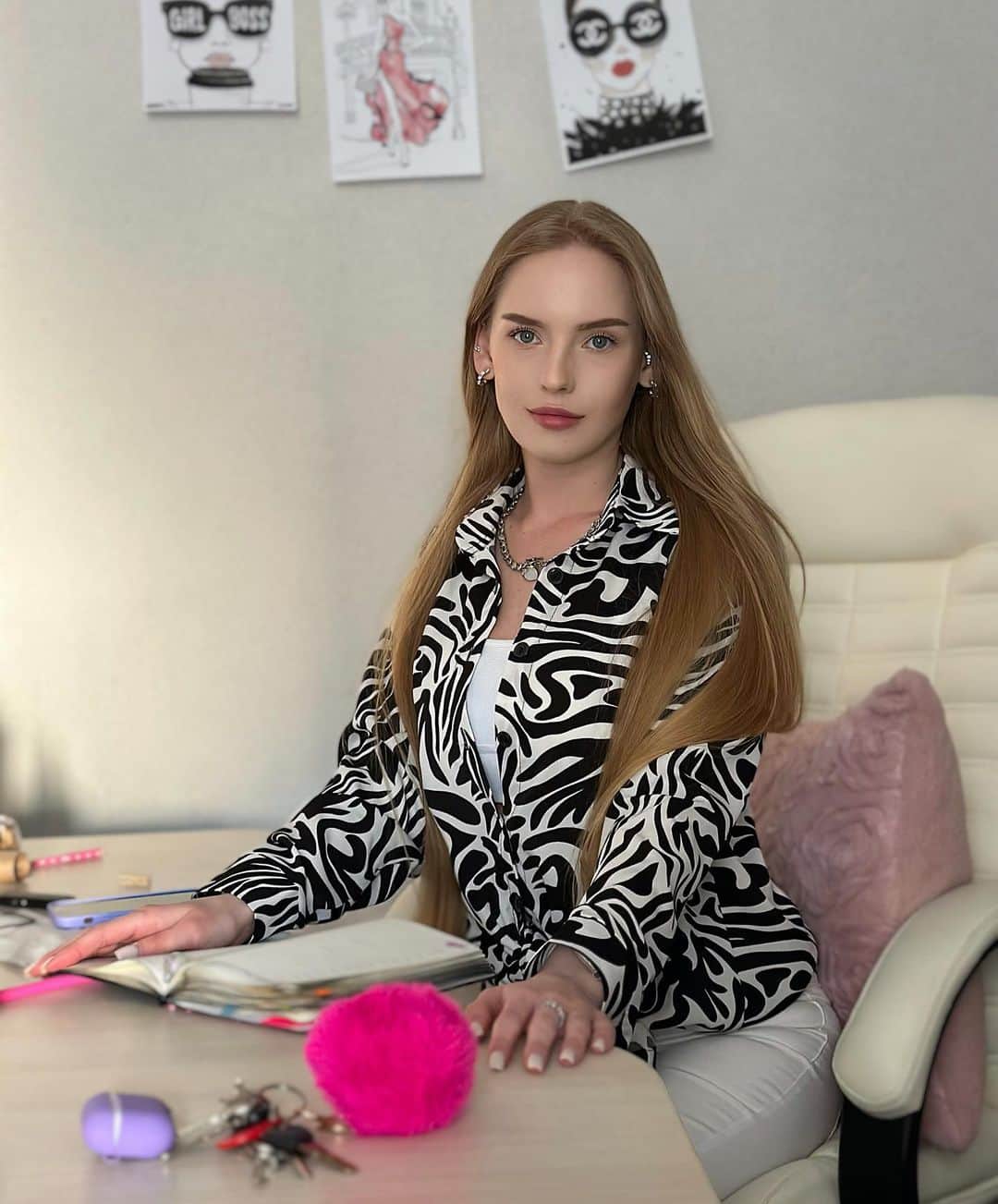 オクサナ・ネベセラヤのインスタグラム：「В своей атмосфере🙃」