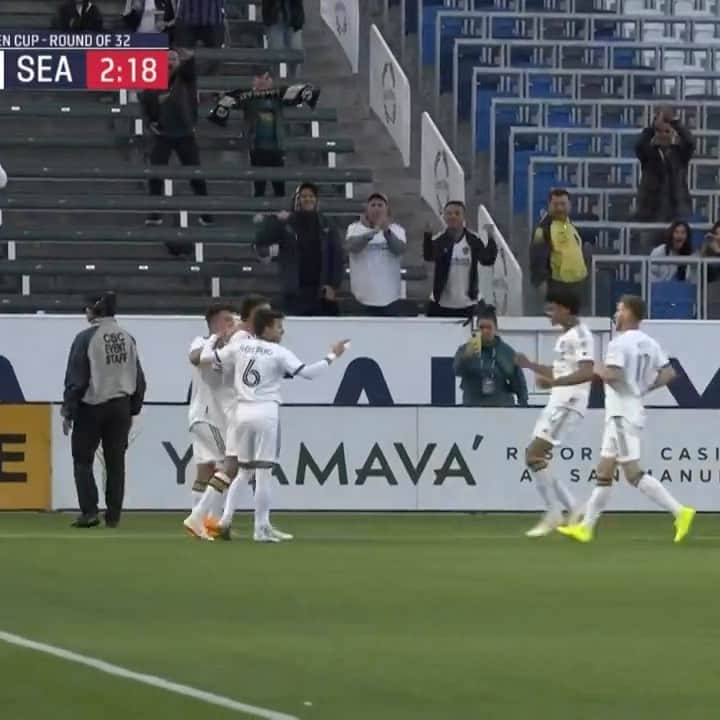 Major League Soccerのインスタグラム：「A left-footed @julianaude03 banger to help @lagalaxy move on to the next round.💥🎯  (🎥: @opencup)」