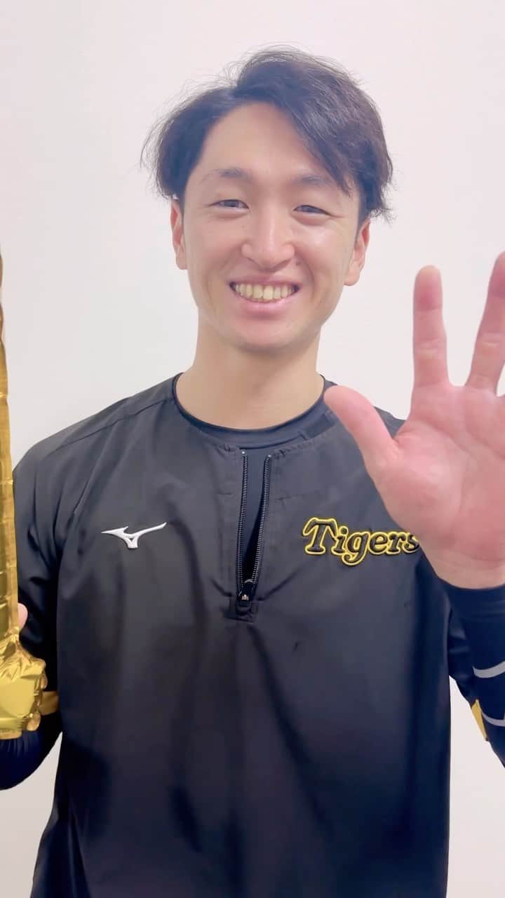 のインスタグラム：「【#TORACODAY2023 まであと1日】  5/14(日)は試合開始2時間後までにご入場の入場券をお持ちの女性の方先着20,000名様に大人気ブランド #MARYQUANT コラボの #TORACO スマホショルダーをプレゼント💛  #阪神タイガース #近本光司 選手 #TORACODAY #関西 #野球 #イベント #event」