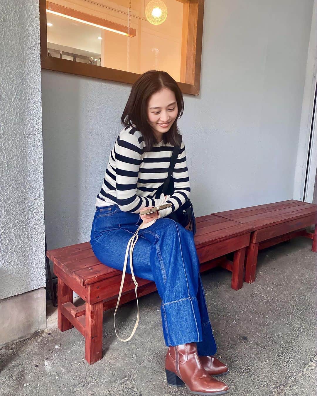前田友香のインスタグラム：「最近 #zara にハマってる  そして 気づいたら ボーダーを手にとっている女 #ボーダー が好き  #zaraコーデ」