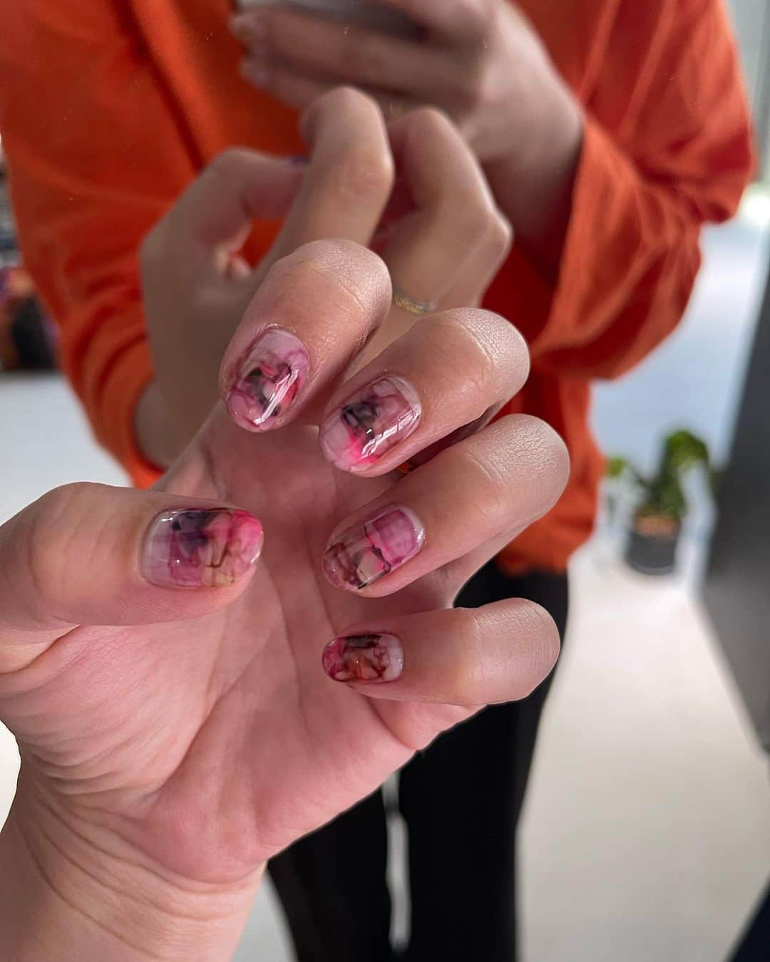 工藤紋華さんのインスタグラム写真 - (工藤紋華Instagram)「@nails.10ayaka   #nailart  #インクネイル #ニュアンスネイル #北九州ネイル #おしゃれネイル」5月11日 13時50分 - nails.10ayaka