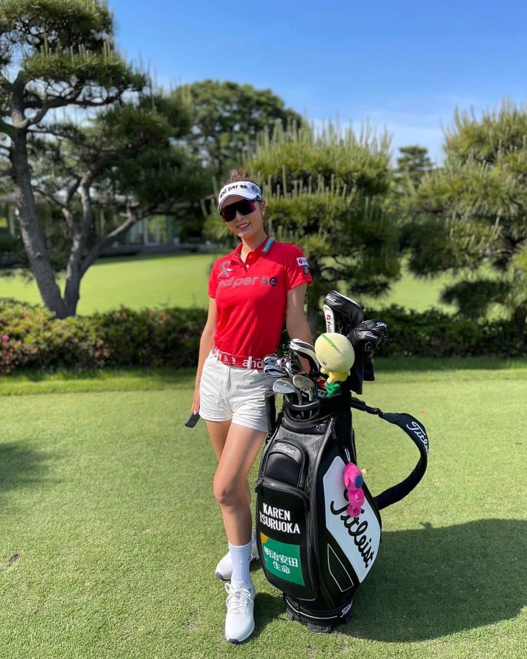 鶴岡果恋のインスタグラム：「.  前回の試合から約１ヶ月経ちますが 来週のブリヂストンレディース出ます。 頑張るぞ  #気合いの赤 #晴天のゴルフ場は洋服映えます #andperse」