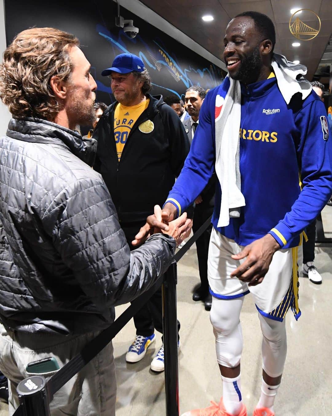ゴールデンステート・ウォリアーズのインスタグラム：「alright, alright, alright   @officiallymcconaughey 🤝 @money23green」