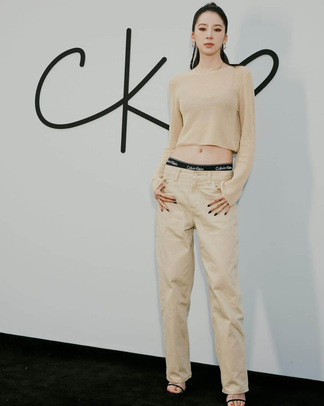 アイリーン・キムのインスタグラム：「Thank you Jennie for @calvinklein 🤍 #ckpartner #ad」