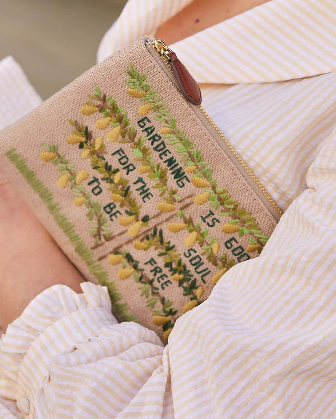 ルルギネスのインスタグラム：「The perfect pouch to grab and go - effortlessly paired with your summer dresses for a touch of elegance.  Shop Online Now.  #LuluGuinness」