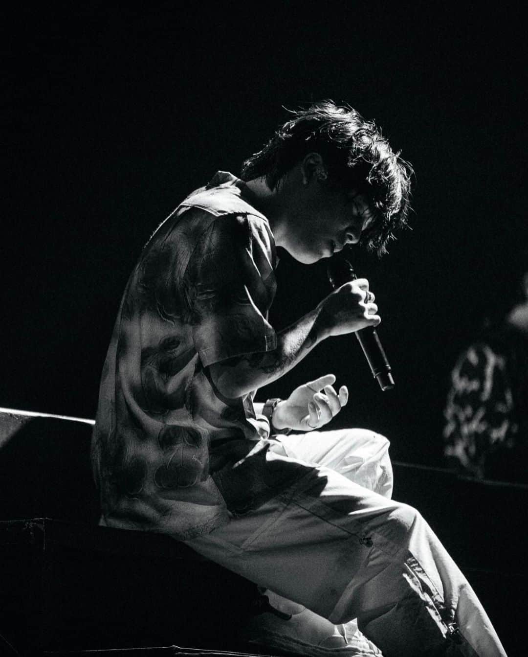 優里さんのインスタグラム写真 - (優里Instagram)「東京ライブ最高だったぜ🤘  とうやがとってくれた白黒写真たち  photo by @__tpwbo」5月12日 1時07分 - yuuri__music__official