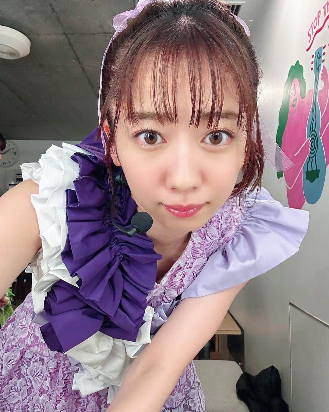 真山りかさんのインスタグラム写真 - (真山りかInstagram)「. ⁡ YouTube『MUSICGLOBE〜Buzz the World〜』 ⁡ kyo-do?と感情電車を パフォーマンスさせていただきました！ ⁡ ⁡ 感情電車では桜井のりお先生原作の 「僕の心のヤバイやつ」との コラボパフォーマンス❤️‍🔥❤️‍🔥 ⁡ 嬉しかったなあ！ ぜひご覧下さい ⁡ #idol #comic ⁡ #まやまにあ ⁡ .」5月11日 23時42分 - ma_yama_official