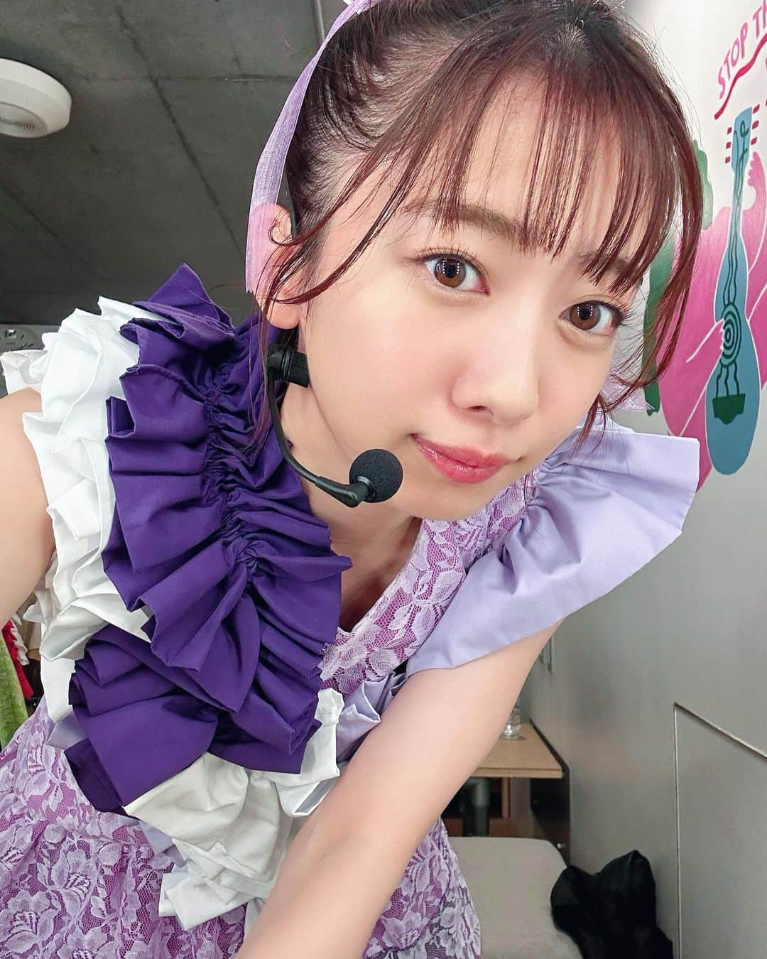 真山りかさんのインスタグラム写真 - (真山りかInstagram)「. ⁡ YouTube『MUSICGLOBE〜Buzz the World〜』 ⁡ kyo-do?と感情電車を パフォーマンスさせていただきました！ ⁡ ⁡ 感情電車では桜井のりお先生原作の 「僕の心のヤバイやつ」との コラボパフォーマンス❤️‍🔥❤️‍🔥 ⁡ 嬉しかったなあ！ ぜひご覧下さい ⁡ #idol #comic ⁡ #まやまにあ ⁡ .」5月11日 23時42分 - ma_yama_official