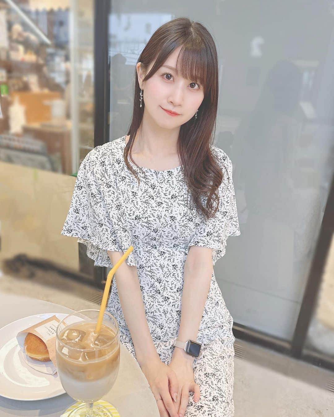 八木沙季のインスタグラム：「🤍🤍  @vannie__u さんのワンピース♡ さらっと1枚着てきまる☺️🫶🏻 着心地もめっちゃ良くてお気に入り！ この夏いっぱいお世話になりそうです🫢  #vannie_u  #ワンピース」