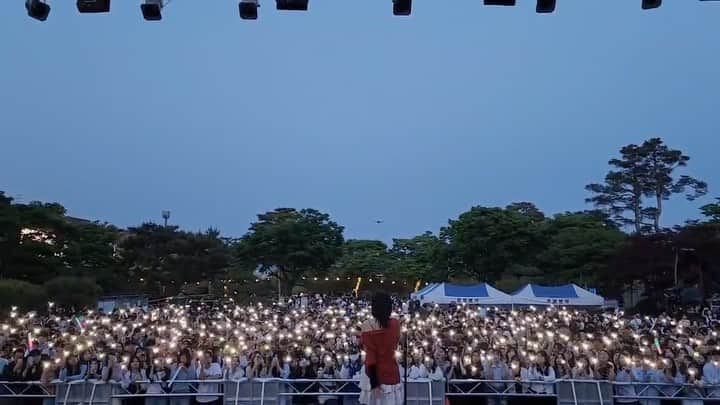 Heizeのインスタグラム：「해 질 무렵 만난 #건양대학교 🌅✨🧡 너무너무 반가웠어요 ㅎ ㅎ 소희씨 위돈톡투게더 불렀어요 저 ••• 올라프 선물해 주신 재도님 감사해요오  제가 이제 얘 옆자릴 지켜줄 거예요… ☃️ 모두 행복한 밤 되세요 !!」