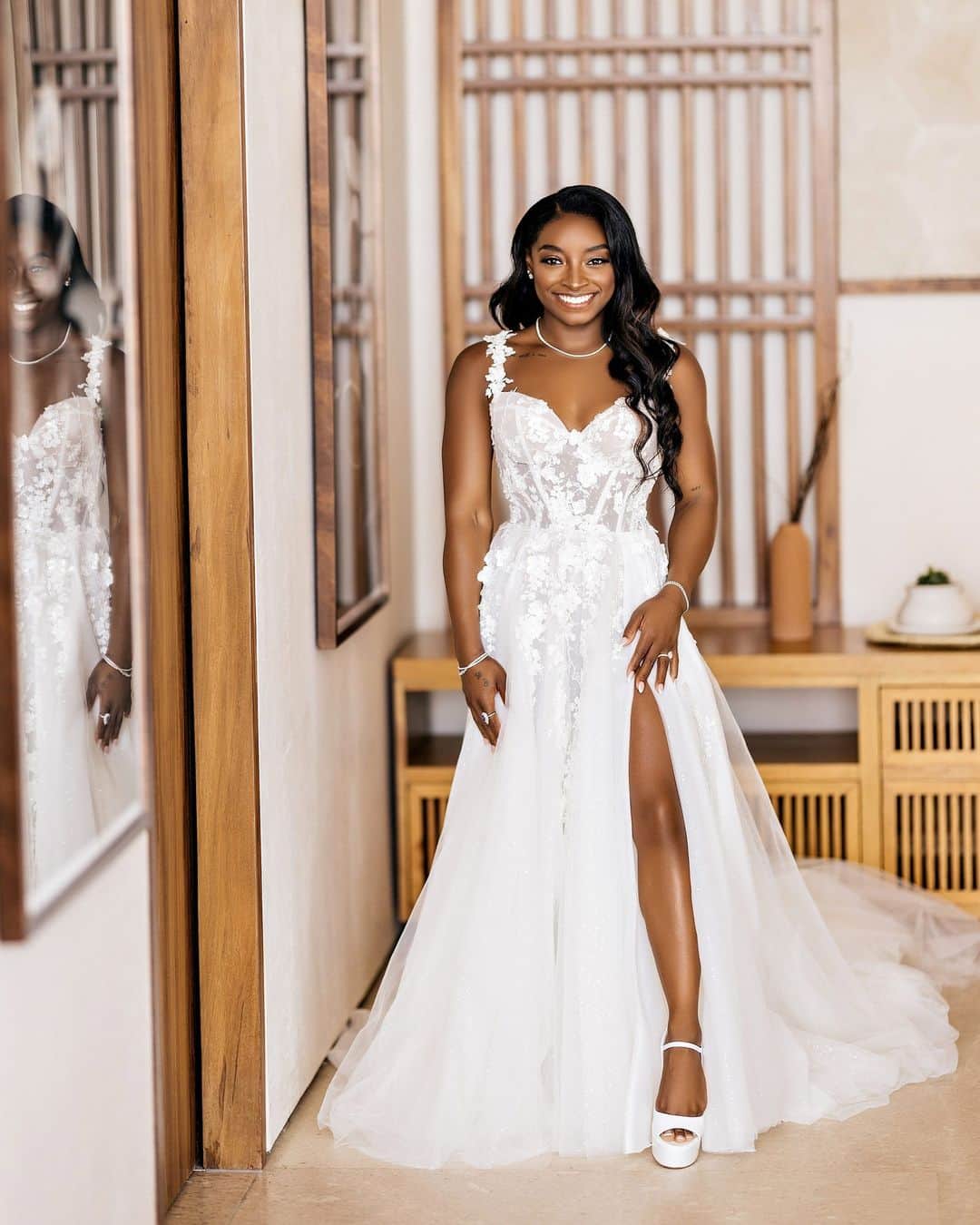 British Vogueさんのインスタグラム写真 - (British VogueInstagram)「Gymnast and seven-time Olympic medalist #SimoneBiles and NFL player Jonathan Owens said “I do” in front of their closest family and friends in Cabo, Mexico on Saturday. “I went with my gut feeling and what I felt the most beautiful in,” Simone says of choosing her wedding gown. “I actually got a dress that I originally said I wouldn’t like.” Click the link in bio to take a closer look inside their wedding.   Photographed by @StanloPhotography.」5月12日 0時01分 - britishvogue
