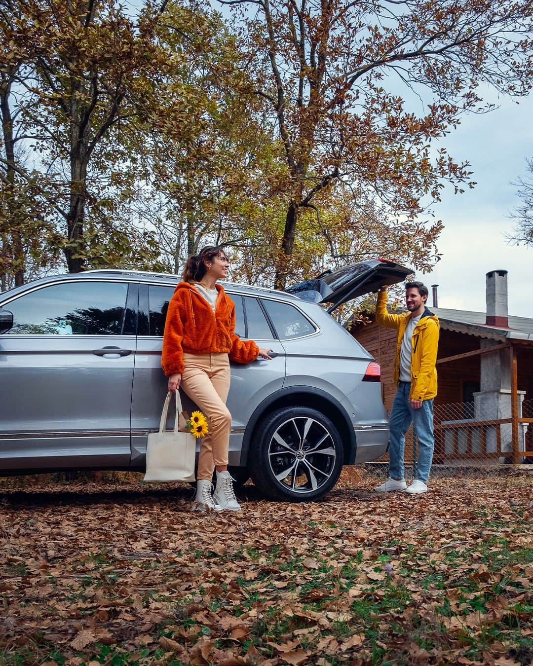 フォルクスワーゲンさんのインスタグラム写真 - (フォルクスワーゲンInstagram)「The feeling of coming home. 🤍#roadtrip #partner #vwtiguanallspace #volkswagen #vw  The vehicle displayed shows optional equipment.」5月12日 0時03分 - volkswagen