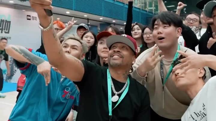 アレン・アイバーソンのインスタグラム：「Back to see some of the most loyal fans after 4 years!!!」