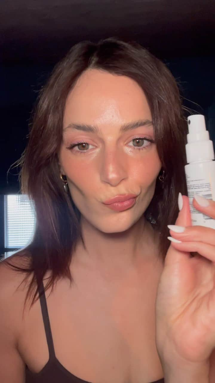 サディ・ニューマンのインスタグラム：「come do some skincare prep and some movie ADR with me 🎥 🧼 #damdampartner @damdamtokyo」