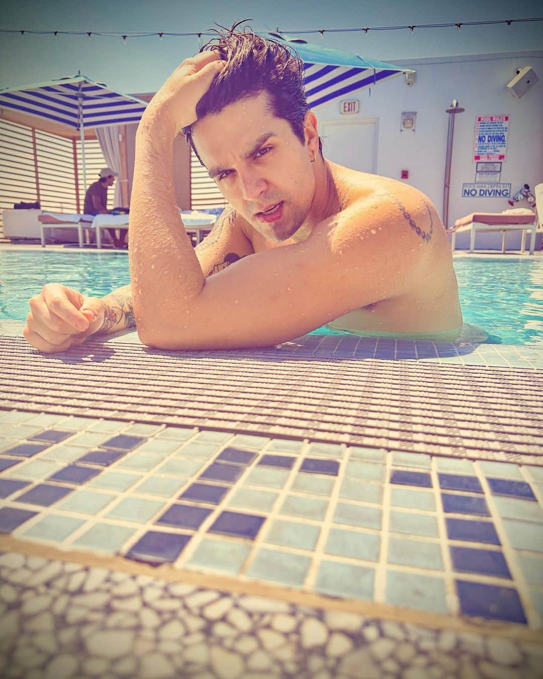 ルアン・サンタナのインスタグラム：「🥵☀️」