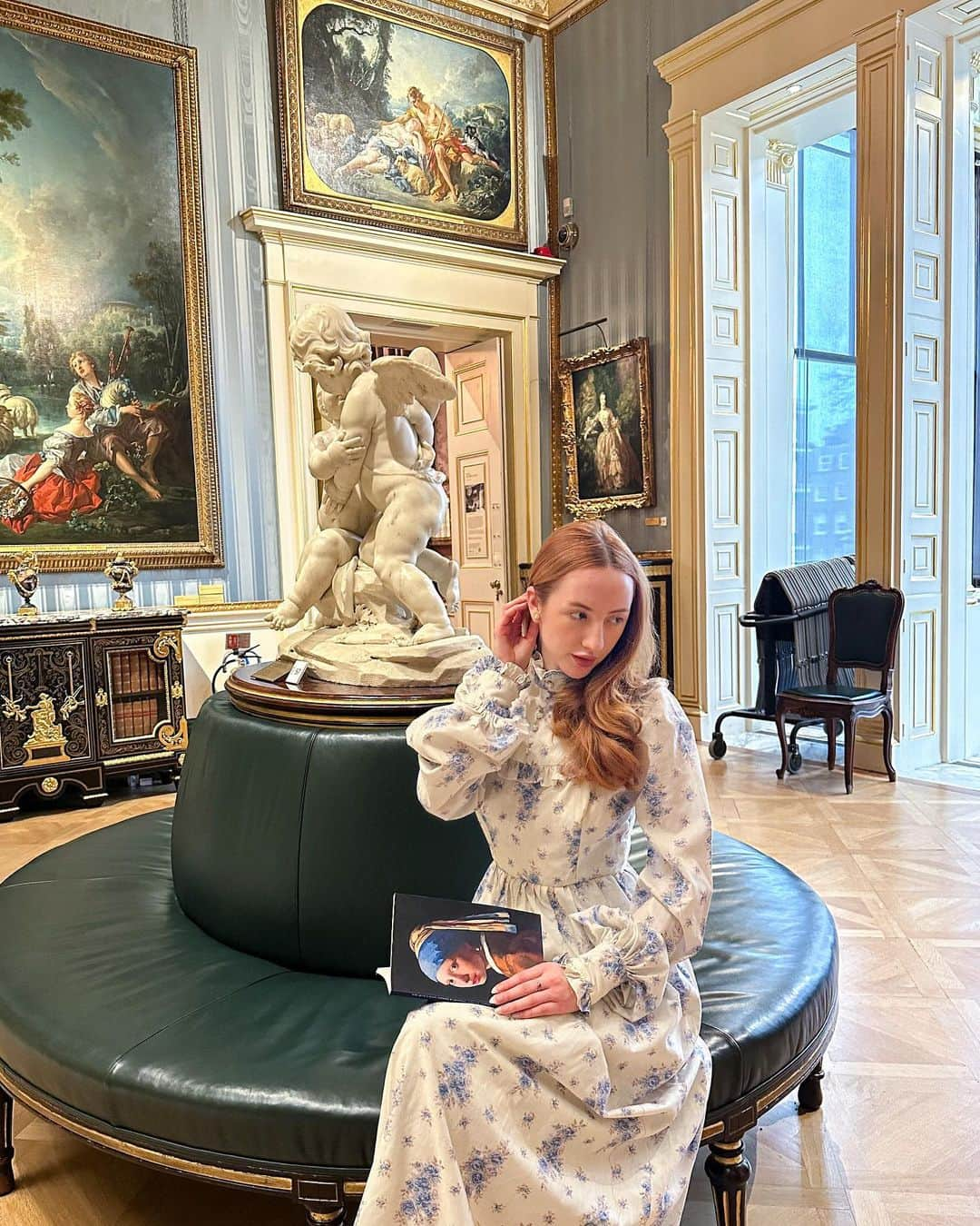 ベッキー・クルーエルのインスタグラム：「peaceful moments 👗 taking in the rococo elegance of @wallacemuseum   dress is vintage quad, from @curiousorange_vintage_costume at @frockmevintagefair    #vintageprairiedress #70sprairiedress #prairiedressobsessed #prairiedress #charityshopfashion #edwardianfashion #modernvintage #vintagelinens #70sdress #70svintagedress #70sdressmaking #70sfashioninspiration #70sfashion #1960sstyle #1970s #70sstyle #vintagefrench #antiqueboutique #romanticvintagedress #ofwhimsicalmoments #coquette #angelcore #coquetteaesthetic #parisiennegirl #asecondofwhimsey #princesscore #angelkin #softgirl #softgirlaesthetic #romanticstyle」