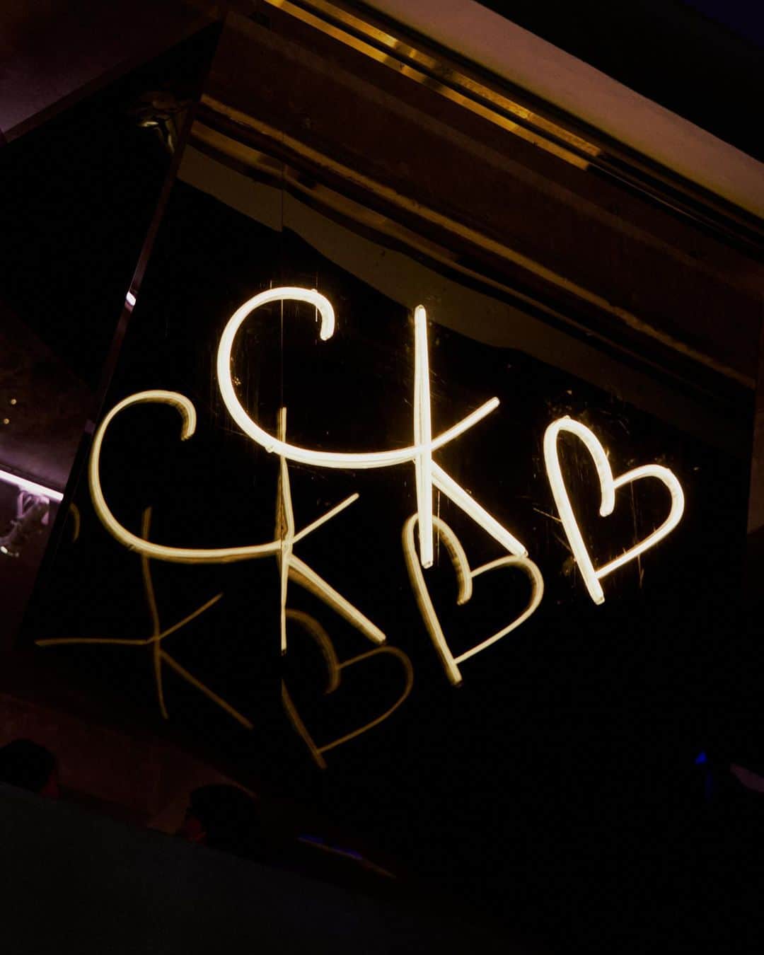 Calvin Kleinさんのインスタグラム写真 - (Calvin KleinInstagram)「Last night in Seoul. @jennierubyjane, @toctien1305, @ms_kuan, @kiwileehan and @molly_chiang celebrate the launch of Jennie for Calvin Klein.  By @yangjoongsan @imaaronpark @da_mii」5月12日 0時31分 - calvinklein