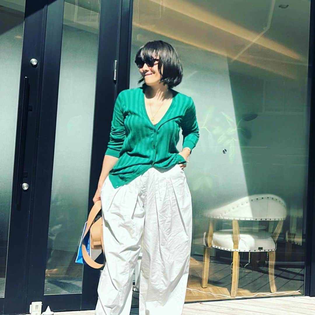 風間ゆみえのインスタグラム：「毎月第二土曜日の @roomys.official  『SENSE OF SEASON』季節の養生で、 心身ともに不調を手放し健やかに 笑顔であるために✨✨✨  今月は夏に向けてのダイエット企画です。  太るメカニズム、痩せるメカニズム、 ハーブ🌿や香りの作用に加えて、 栄養学の観点からも、まいこホリスティックスキンクリニック院長の山﨑まいこ先生にお話を伺いました‼︎  @maiko_holistic_skin_clinic  まいこ先生、ありがとうございました😊✨✨✨  #yumie_k_style」