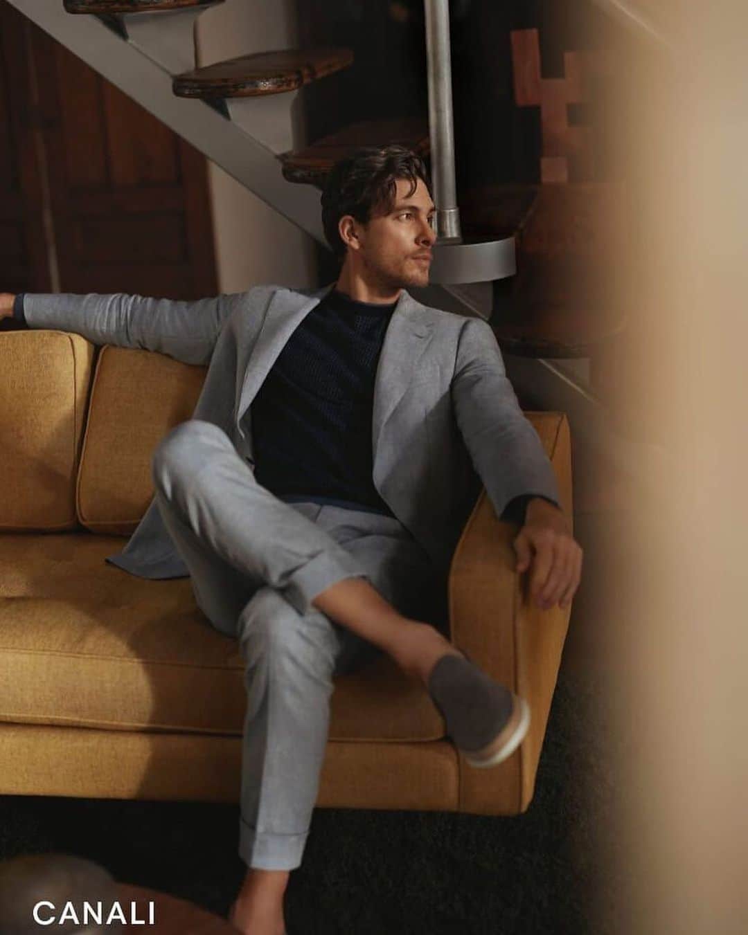 アダム・センのインスタグラム：「A sharp, tailored, casual suit, is a huge confidence booster. When your home and wardrob is organized, life tends to follow. @canali 📸• @d.picard   #design #fashion #home  #interiordesign #realestate #suit #home #homedesign #homedecor」