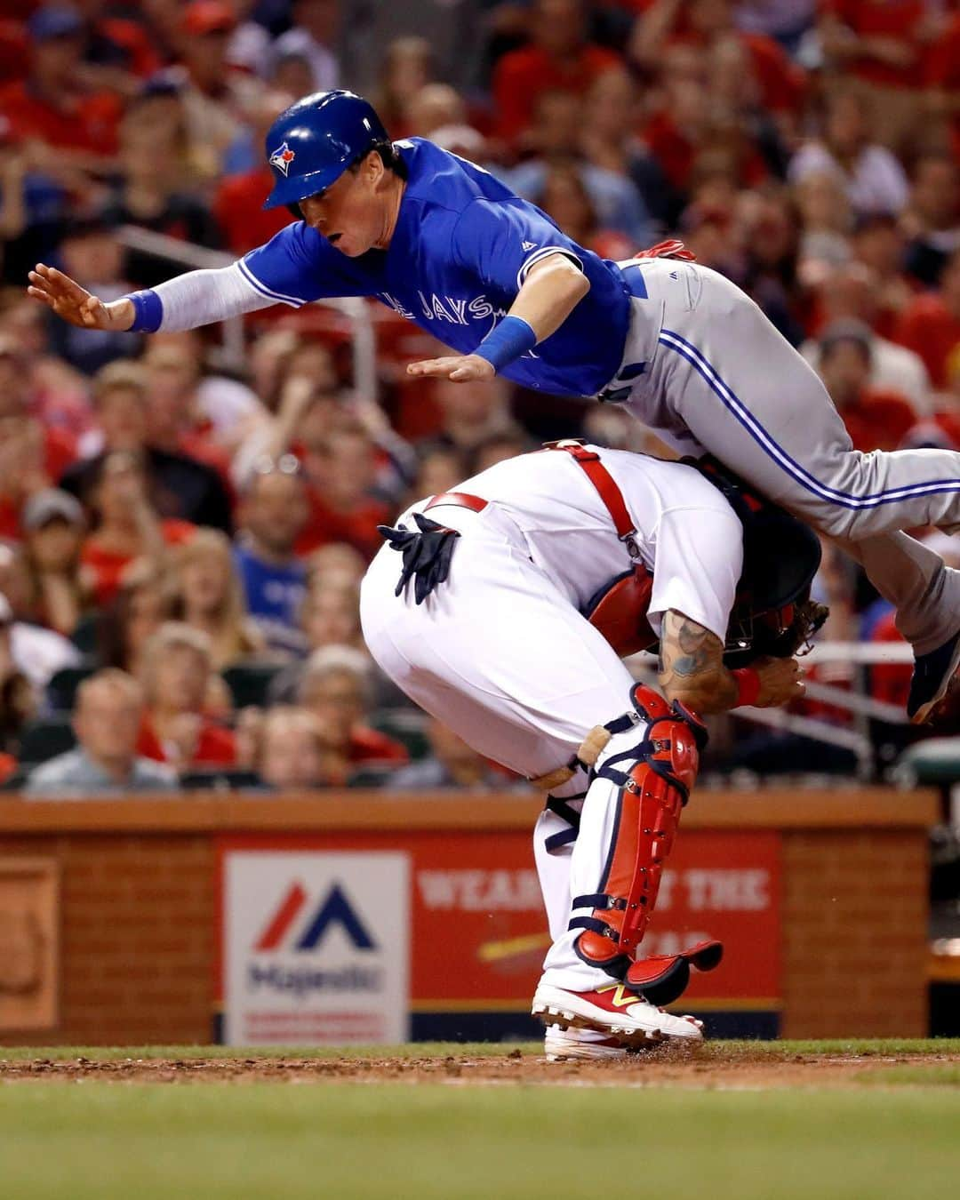 MLBさんのインスタグラム写真 - (MLBInstagram)「And he sticks the landing!  #TBT to when Chris Coghlan went airborne.」5月12日 0時42分 - mlb