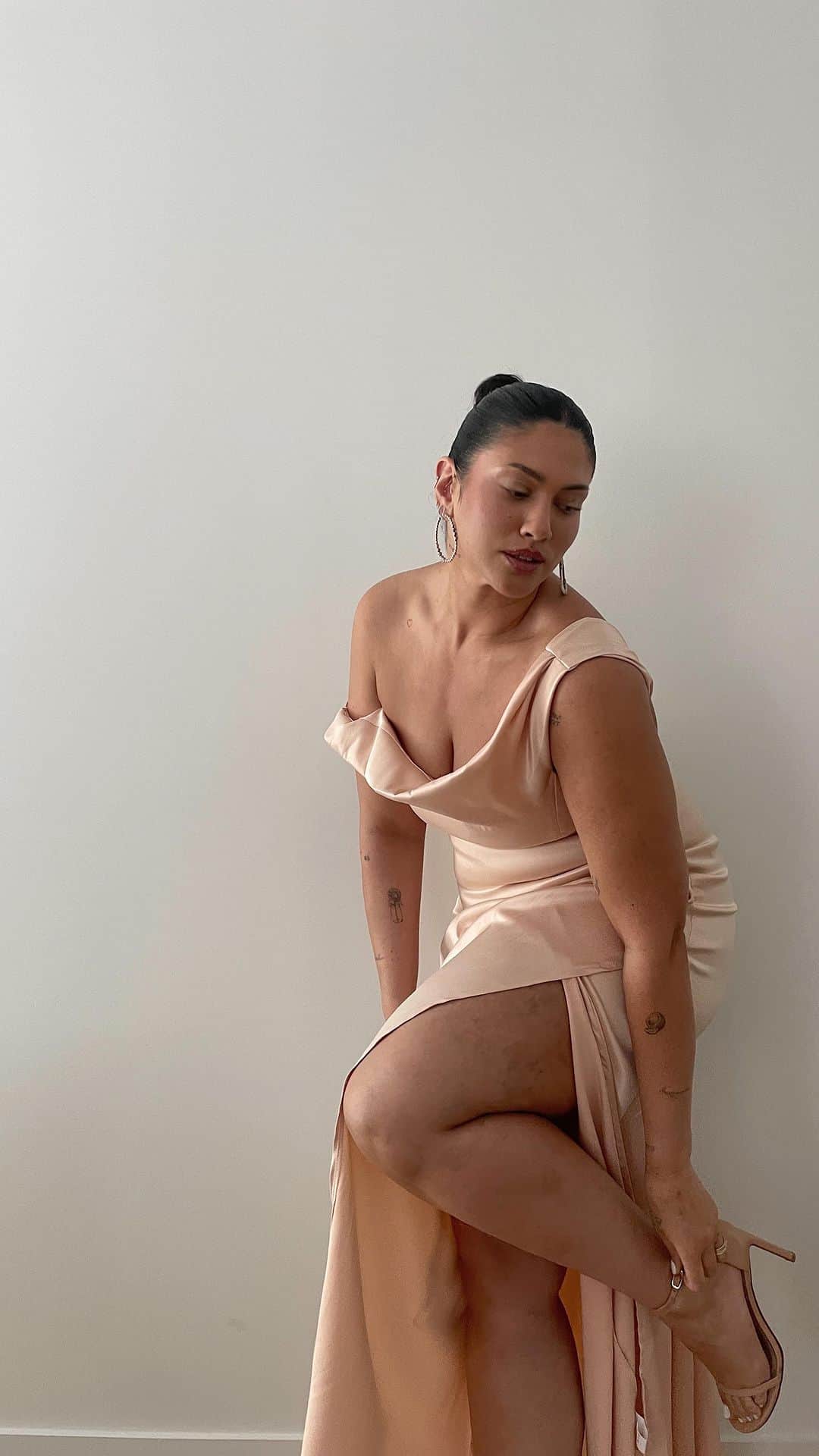 La'Tecia Thomasのインスタグラム：「BRB getting ready for wedding season with @rebdolls 💖🫶✨」