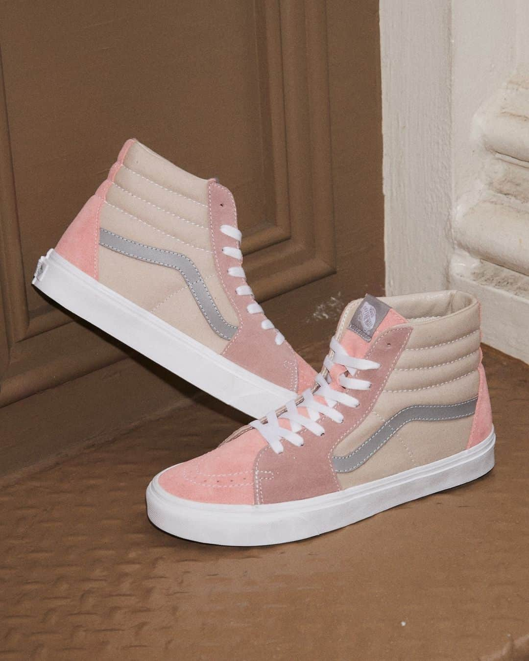 vans girlsさんのインスタグラム写真 - (vans girlsInstagram)「A Pink twist on a fan favorite:  the Color Block Sk8-Hi in Pink/Multi. Find it at vans.com」5月12日 1時00分 - vansgirls