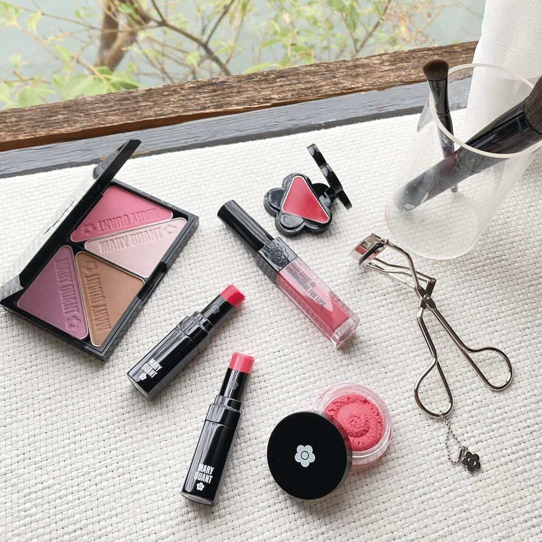 MARY QUANT officialさんのインスタグラム写真 - (MARY QUANT officialInstagram)「- 対象のチーク・リップが10％OFF！ MARY'S MAKEUP -Feel Fresh!- 開催中！！ - 期間中 すべてのお客様を対象に  マリークヮントのチーク、リップが10％オフ！ マスクを外してお出かけすることが増える この機会にマリークヮントのコスメで メイクをもっと楽しんで！ - 期間 全国ショップ：5/1(Mon)～5/31(Wed) オンラインショップ：5/1(Mon)10:00～5/31(Wed)13:59  対象商品 ＜チーク＞ #ブラッシュベビー #チーキーベビー - ＜リップ＞ #リップスティック #リップチャット #カラーシャインフォーリップス #リップミックス - オンラインショップでご購入のお客様は 対象商品10％オフに加えて 税込3,300円以上のご購入で #クレンジングリキッド ミニサイズをプレゼント！ - オンラインショップでは5/31まで 送料無料キャンペーン開催中！ ※全てのお買い物が対象 - ※期間中は何回でもご利用いただけます ※お買い上げ金額分のポイントも通常通り加算されます ※ツールは対象外です - #MARYQUANT #マリークヮント #チーク #リップ #スフレチーク #パウダーチーク #チークカラー #リップ #口紅 #グロス #リップグロス」5月11日 16時33分 - maryquant_official