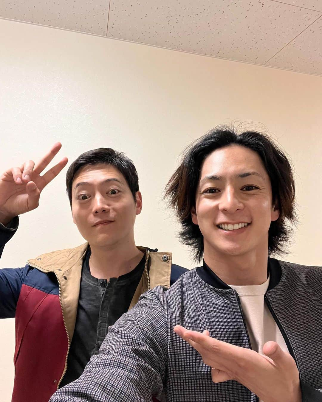 山口貴也さんのインスタグラム写真 - (山口貴也Instagram)「.  皆さん本当に温かくて  素敵な言葉をいくつもいただきました。 胸にしまい、また走ります！  ありがとうございました👏🏾  #特捜9 @michikohada  @baijaku_nakamura  @yamaguchidaichi_official」5月11日 16時38分 - takaya_yamaguchi_official