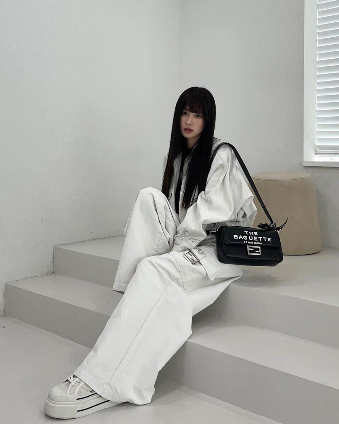 のインスタグラム：「🖤🤍🖤 #MarcJacobsXFendi @fendi @mrkimjones @silviaventurinifendi @delfinadelettrez @themarcjacobs」