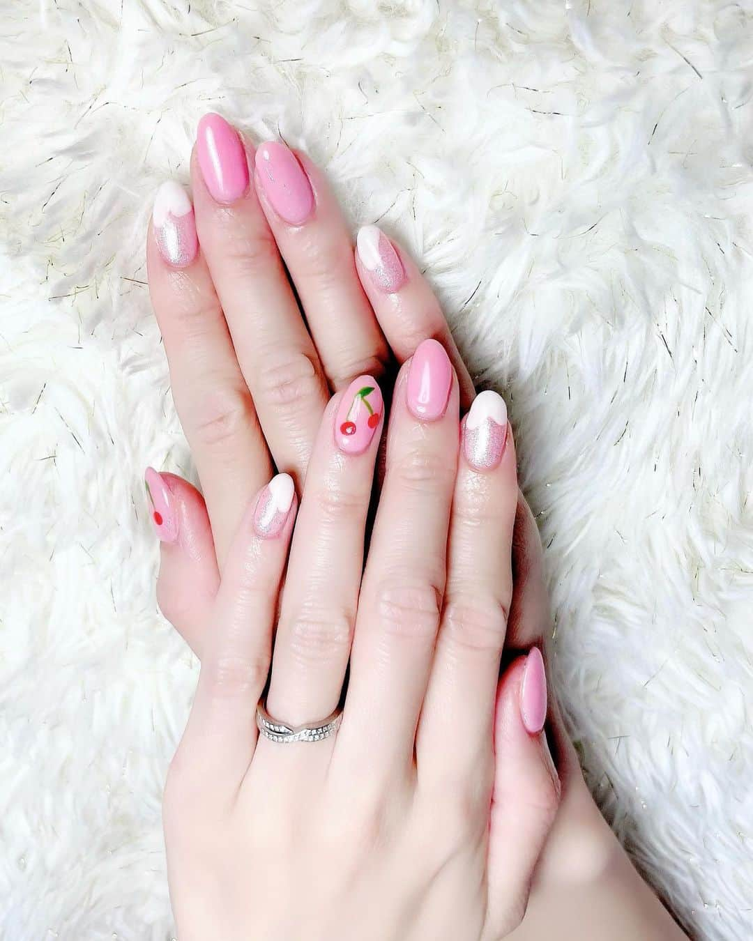 寿リリカさんのインスタグラム写真 - (寿リリカInstagram)「♡ 🍒さくらんぼねいる🍒💅 ♡ ふたごのさくらんぼちゃん(🍒•᎑•🍒) ♡ 100種類のデザインから選べる定額ネイルで4890円だったよ〜💅💓💓 ♡ 当日空きがあれば予約できてご新規様だと2990円で行けちゃうという破格さ😍💖急に当日とか前日夜にネイルいきたくなるときあるよね🥰 ネイリストさんと席数が多いからすきなタイミングで予約とりやすいのもうれしい💕 ♡ 担当はセラちゃん😍🎀 オフも込みで1時間で完成する早技だった💖ありがとう〜っ💖💖💖 ♡ PR @redispe.nomae #名古屋駅ネイルサロン #名古屋駅ネイル #名駅ネイル #名駅ネイルサロン #レディスペネイル #レディスペネイルノマエ #名古屋ネイルサロン」5月11日 16時43分 - ririkakotobuki