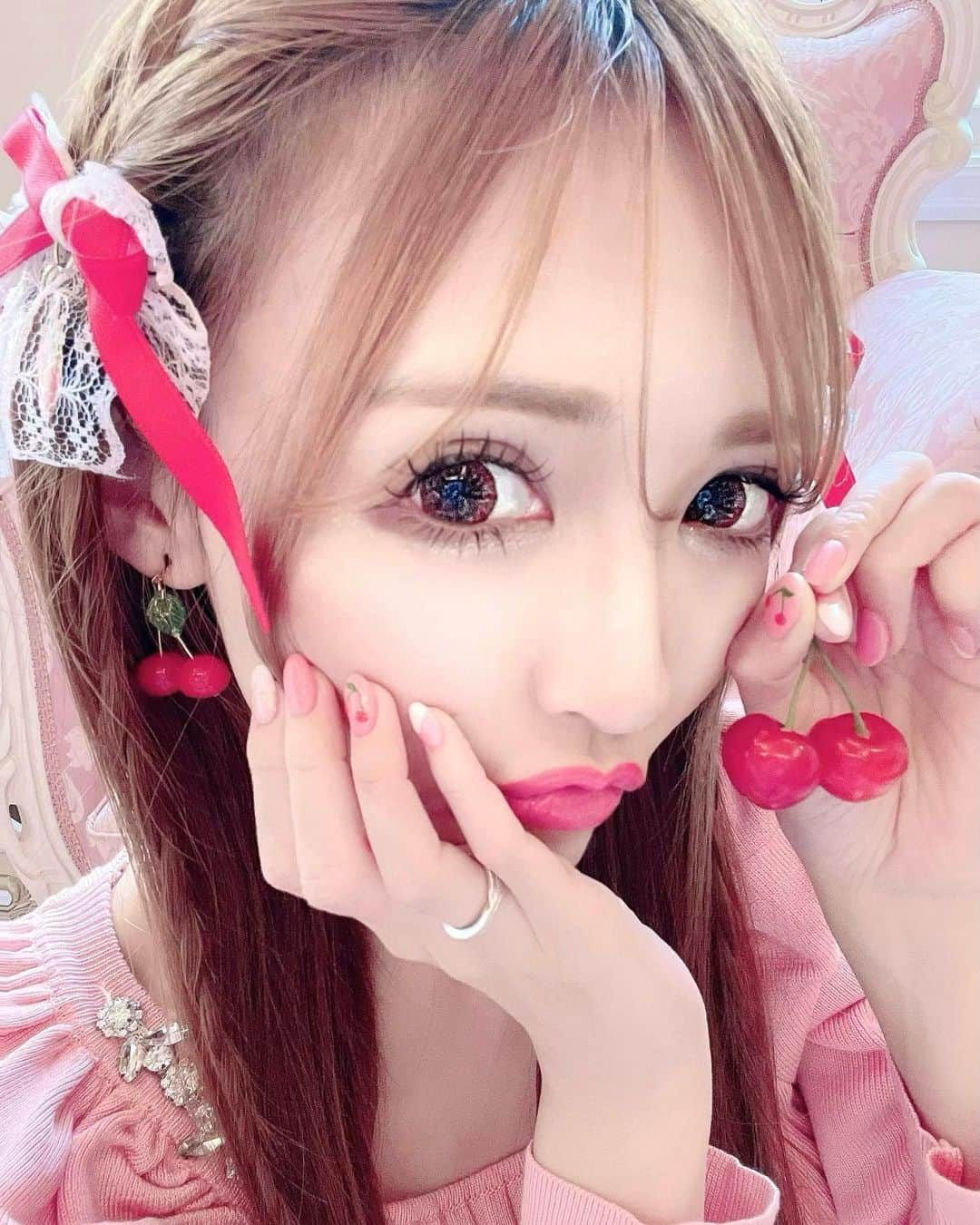 寿リリカさんのインスタグラム写真 - (寿リリカInstagram)「♡ 🍒さくらんぼねいる🍒💅 ♡ ふたごのさくらんぼちゃん(🍒•᎑•🍒) ♡ 100種類のデザインから選べる定額ネイルで4890円だったよ〜💅💓💓 ♡ 当日空きがあれば予約できてご新規様だと2990円で行けちゃうという破格さ😍💖急に当日とか前日夜にネイルいきたくなるときあるよね🥰 ネイリストさんと席数が多いからすきなタイミングで予約とりやすいのもうれしい💕 ♡ 担当はセラちゃん😍🎀 オフも込みで1時間で完成する早技だった💖ありがとう〜っ💖💖💖 ♡ PR @redispe.nomae #名古屋駅ネイルサロン #名古屋駅ネイル #名駅ネイル #名駅ネイルサロン #レディスペネイル #レディスペネイルノマエ #名古屋ネイルサロン」5月11日 16時43分 - ririkakotobuki