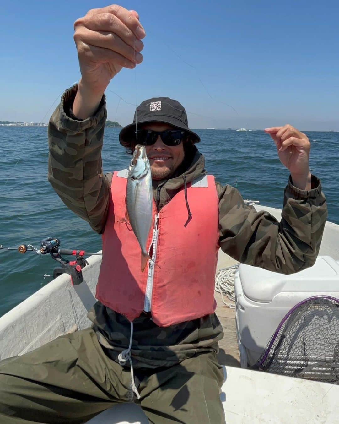三浦理志のインスタグラム：「久しぶりの釣り。 夜は釣った魚を海坊主で！ 旨かった〜！ #fishing #fish #sashimi #釣り #アジ #マトウダイ #カサゴ #海坊主」