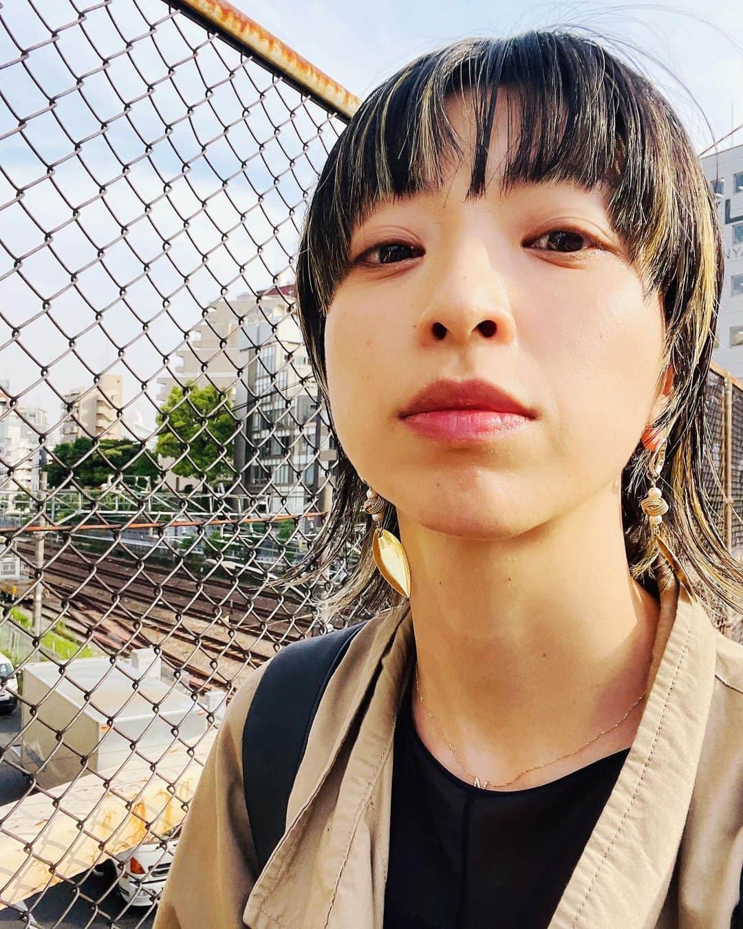 のインスタグラム：「とてもーー明るくーーー短くーーーいたしましたーーー  黒髪&長めウルフご愛顧下さってた皆さん、しばらく楽しんだらまた戻すと思いますのでーーーお許しあーーれーーー🙏🙏🙏  ✂︎ @come_hair @goljin   #ヤンキー #マッシュウルフ #ハイライトカラー」