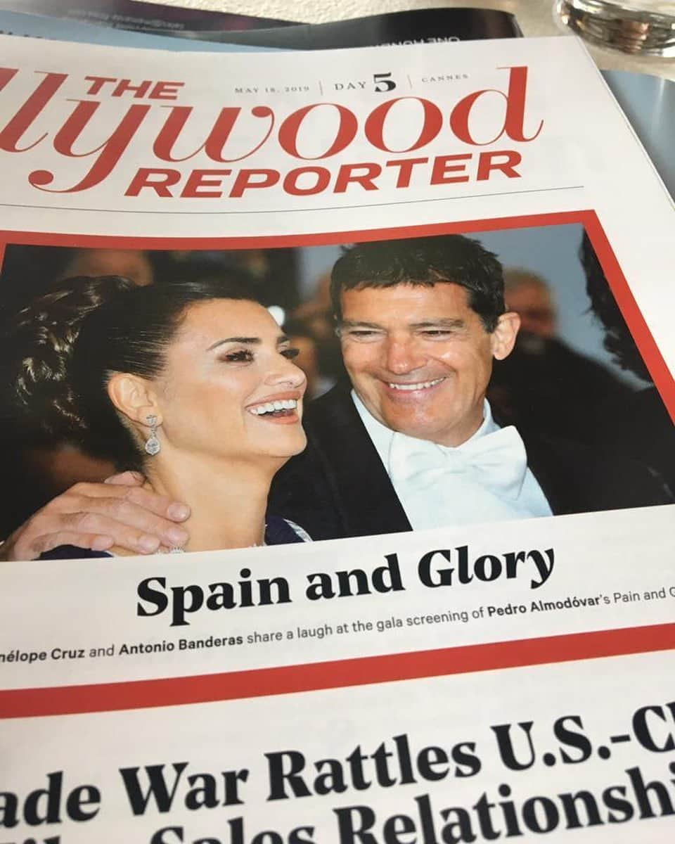 アントニオ・バンデラスさんのインスタグラム写真 - (アントニオ・バンデラスInstagram)「Recordando… @hollywoodreporter 👉 #Spain and Glory. #TBT @festivaldecannes #painandglory  #Cannes #PedroAlmodovar #dolorygloria @penelopecruzoficial #throwback」5月11日 16時47分 - antoniobanderas