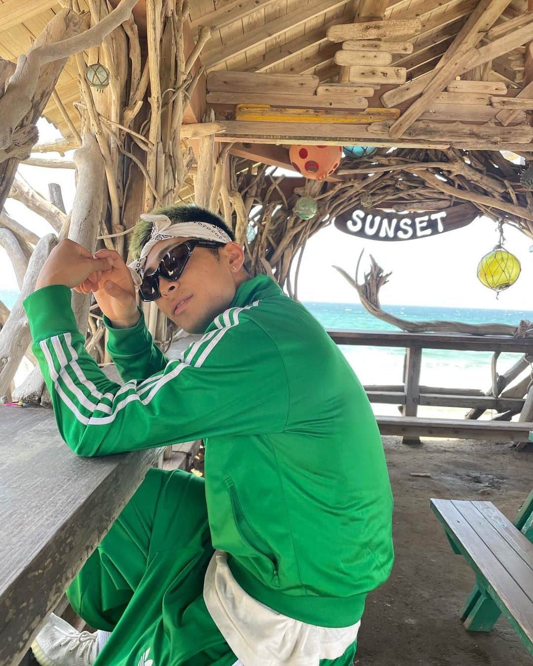 JustIn (ジャスティン)さんのインスタグラム写真 - (JustIn (ジャスティン)Instagram)「初めて糸島行ってきたけど、雰囲気最高でした。  #福岡 #日本一周 #糸島 #キャンピングカー　#ジャスティン #緑の人」5月11日 16時52分 - just_in1102