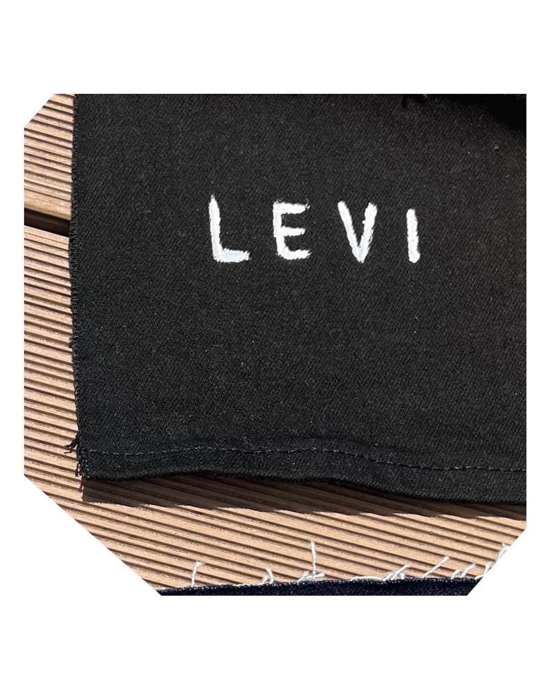 Levi's Japanさんのインスタグラム写真 - (Levi's JapanInstagram)「・ Levi’s® 501® ハンドペインティングワークショップ  with Levi Pata  「150th Anniversary 501®Experience」の第1日目のメインイベントは、501®のカスタマイズを体験するワークショップ。 Levi Pataさんの独自の世界観を表現するアートモチーフの中から好きなものを選んで、アーティストが1点1点描くハンドペインティングを施します。その場のライブ感も魅力！  【開催日】 5/13(土)12:00-18:00（最終受付17:00）  当日11：00より整理券を配布。 ※各日とも定員の上限に達した場合は、時間内にお越しいただいてもワークショップに参加できない可能性がございます。ご了承ください。  【所要時間】 30分～1時間※混雑状況により前後いたします。   【持ち物】 501®ジーンズ ※当日店舗で購入したものでも、私物の501®どちらでも可   【ワークショップ費】 3300円(税込）～   たくさんのご参加、お待ちしております！！👖🎨💙  #150yearsof501  #ワークショップ #デニムワークショップ #501ワークショップ #リーバイス #levis501 #リーバイス501」5月11日 16時58分 - levis_japan